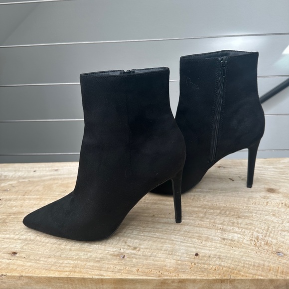 Forever 21 Black Pointed-Toe Stiletto Ankle Boots with Side Zipper fall chic 9 - Picture 4 of 8